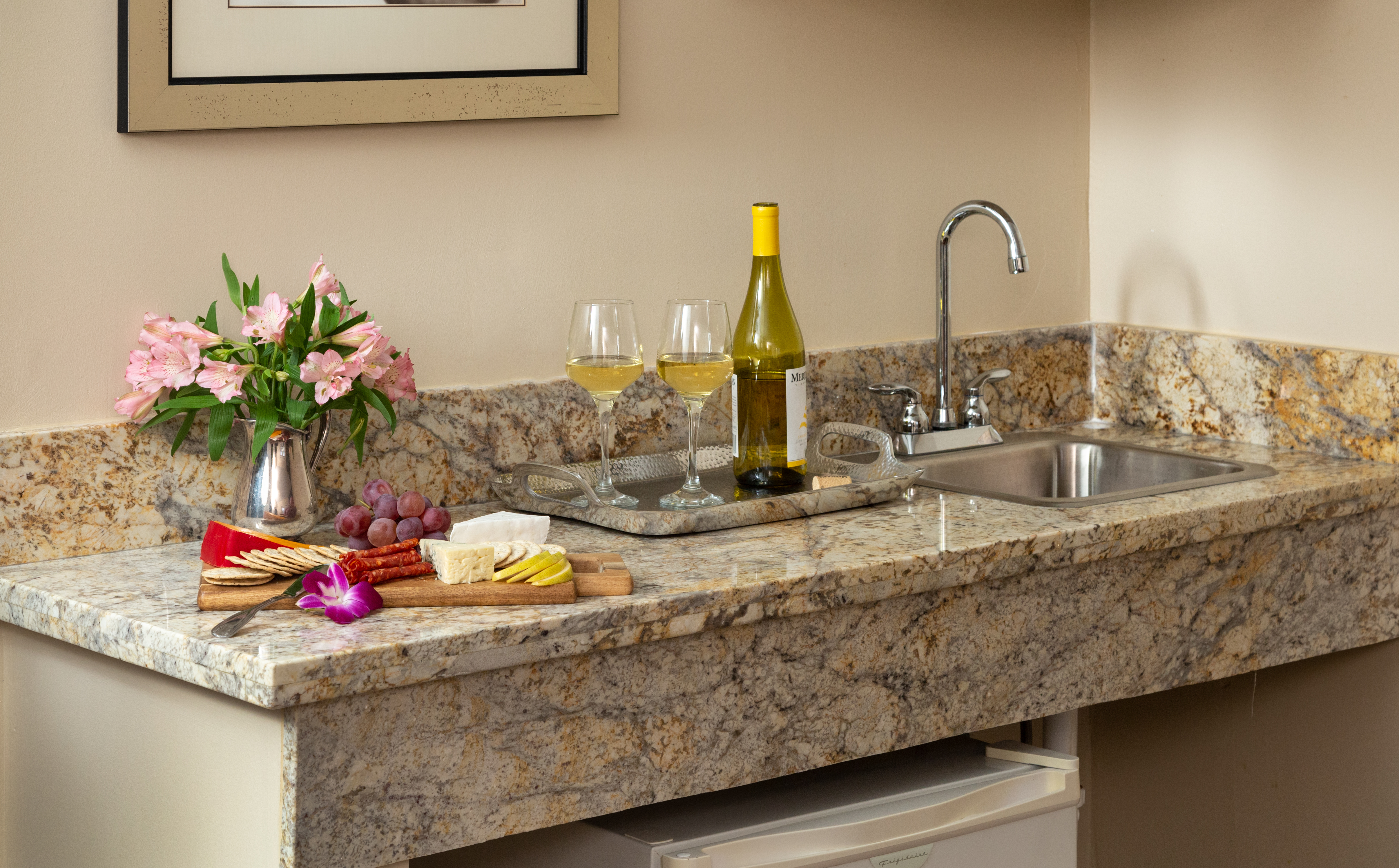 Wet Bar - Blowing Rock Hotel Rooms