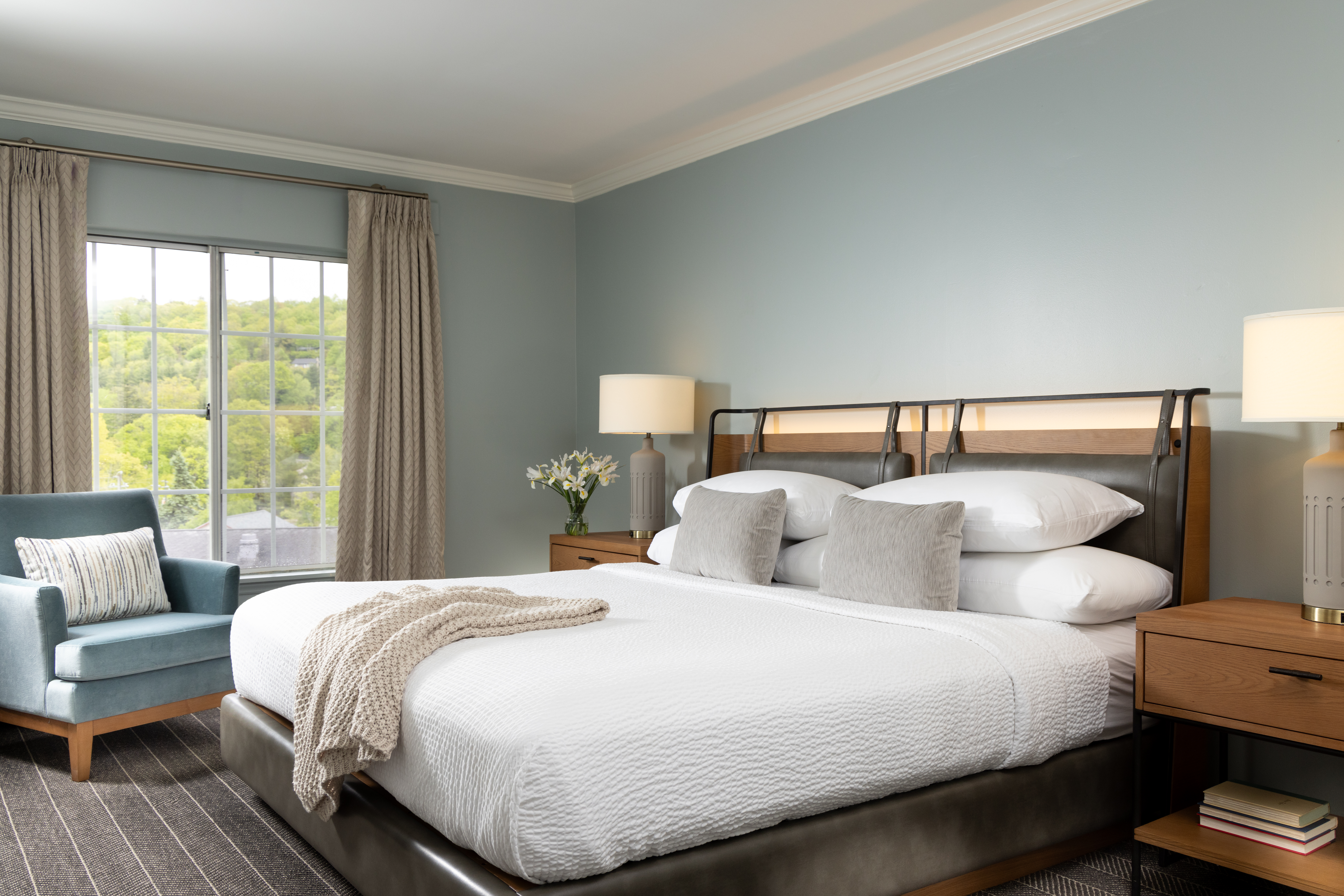 King Bed - Blowing Rock Hotel Rooms
