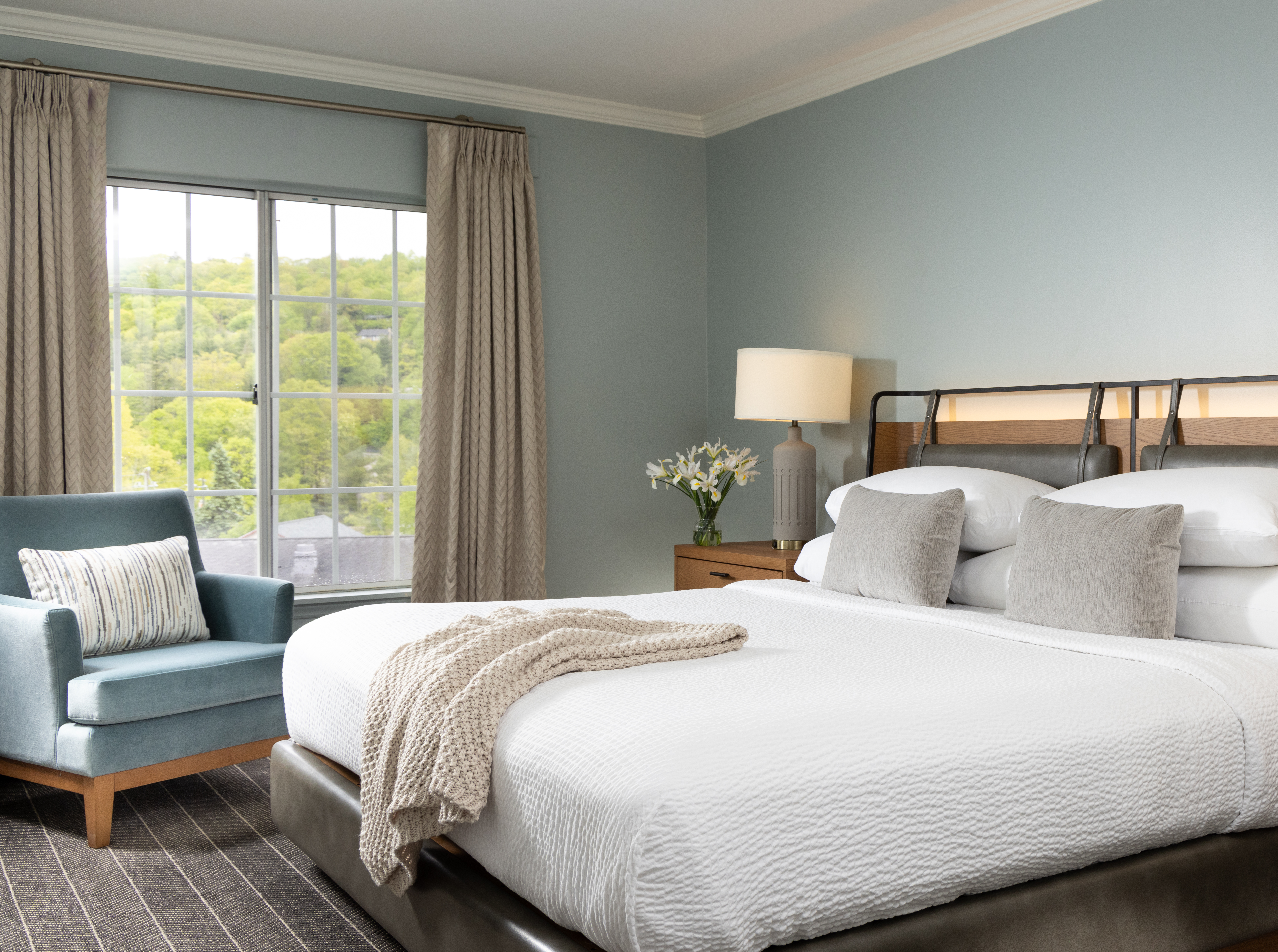 King Bed - Blowing Rock Hotel Rooms